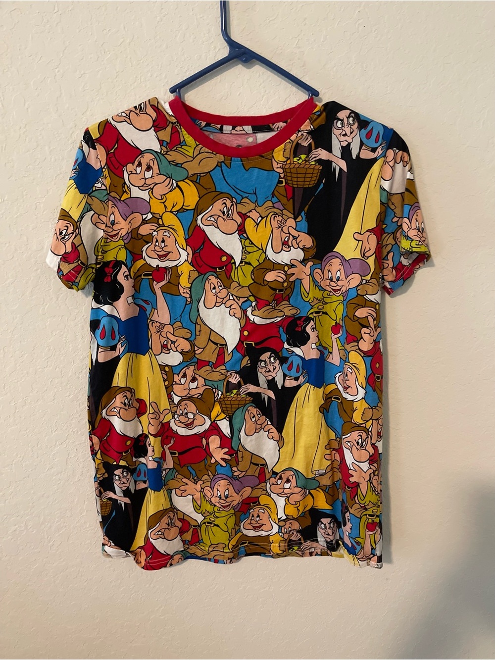 Cakeworthy Snow White & Seven Dwarfs Graphic Tee - Multicolor